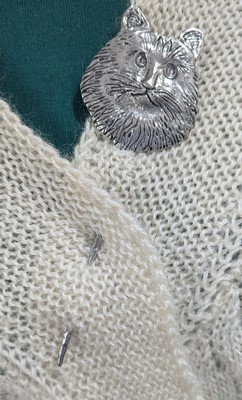 Kitty shawl stick